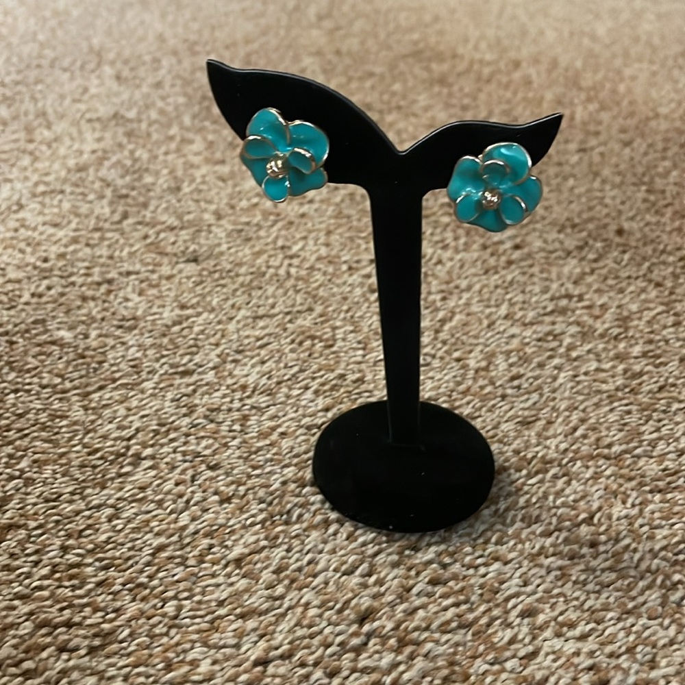 Cato turquoise flower post earrings